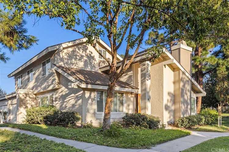 9 Sweet Clover #14 Irvine, CA 92604 | MLS OC21253704 Photo 1
