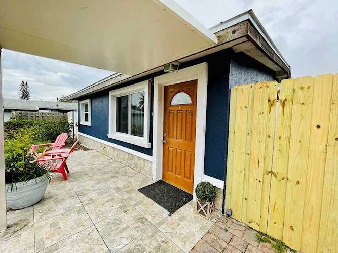 182 Glouchester Street Boca Raton, FL 33487
