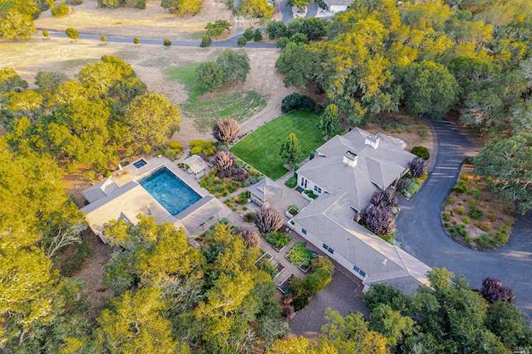 894 Chiquita Road Healdsburg, CA 95448