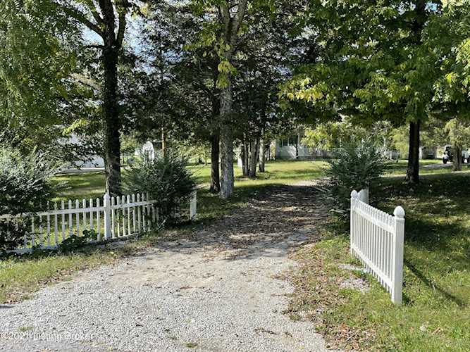 2113 Fox Trail Dr La Grange, KY 40031