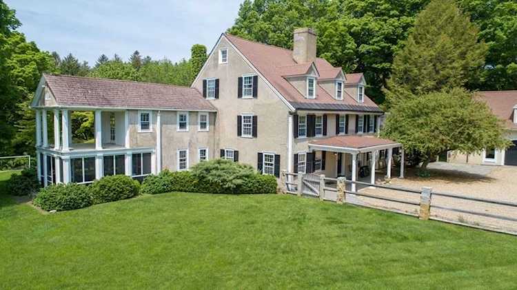 1028 Bay Rd Hamilton, MA 01982