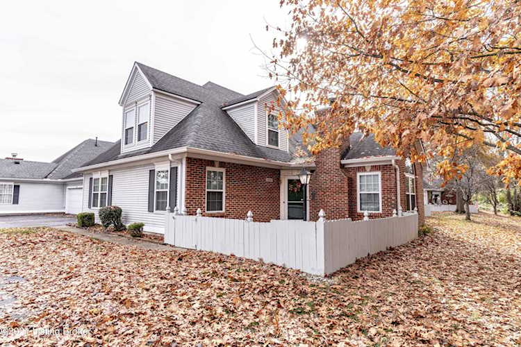 3930 Greenhurst Dr, Louisville, KY 40299 - Greenhurst Cond $280,000 Photo 1