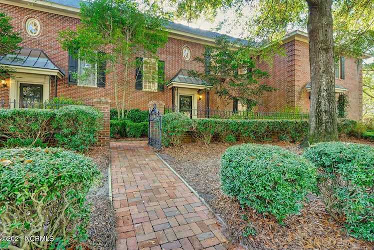 1912 Colleton Court Wilmington, NC 28403
