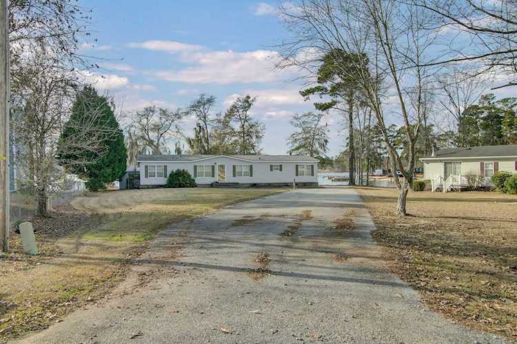 1414 Copeland Dr Manning, SC 29102