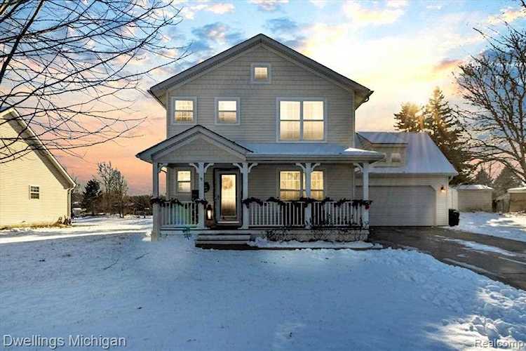 Metro Detroit House Finder | Dwellings Michigan Real Estate Photo 1
