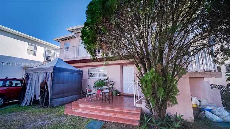 934-936 79th Ter Miami Beach, FL 33141