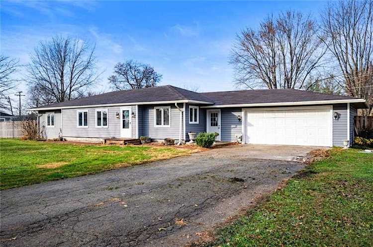 606 10th St Chesterfield, IN 46017 | MLS 21827892 Photo 1