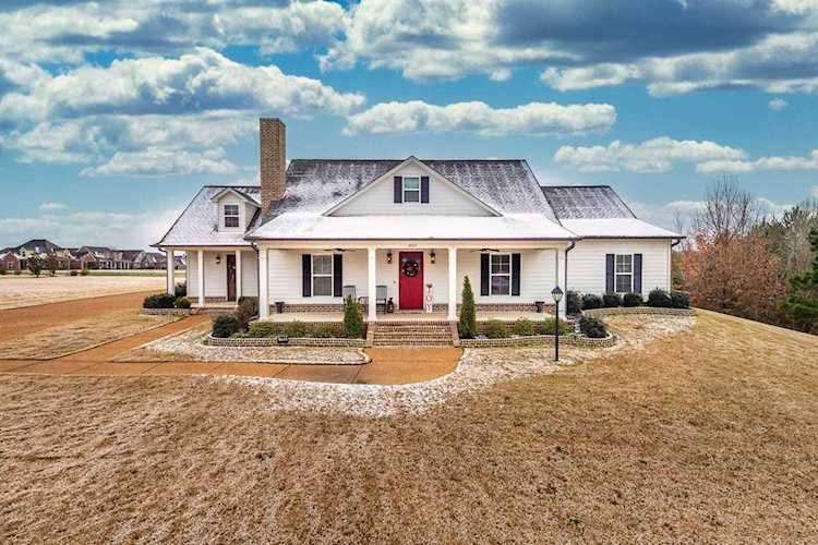 4565 Pleasant Breeze Dr Olive Branch, MS 38654