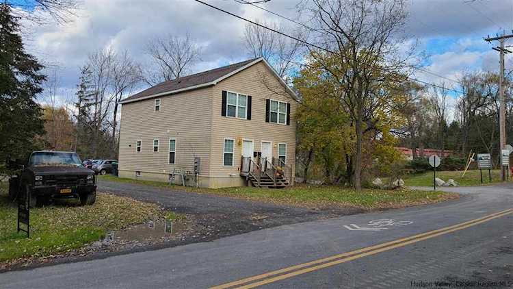 18 Mulberry St New Paltz, NY 12561