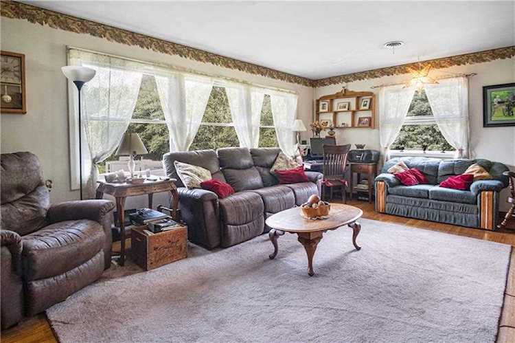 201 Chase Hill Rd Hopkinton, RI 02804