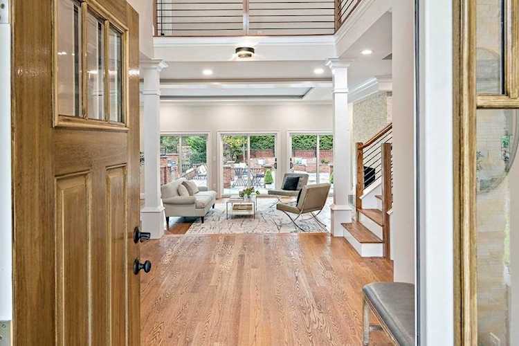 11 Niles Ln Winchester, MA 01890