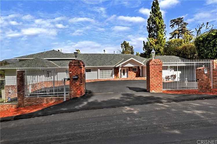 4910 Brewster Dr Tarzana, CA 91356