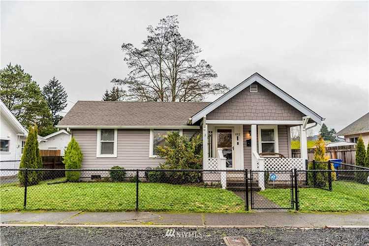 1012 S 5th Kelso, WA 98626