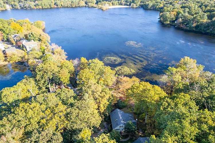 2 Pickerel Road Wellesley, MA 02482