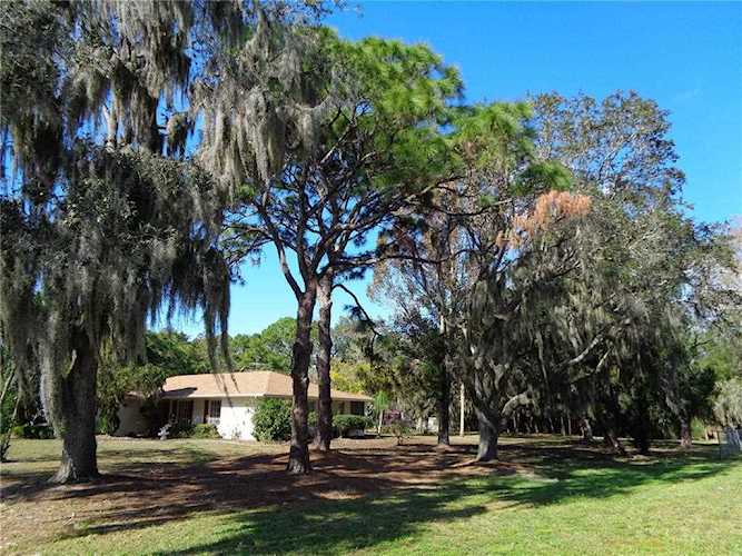 6523 Goldfinch St Sarasota, FL 34241