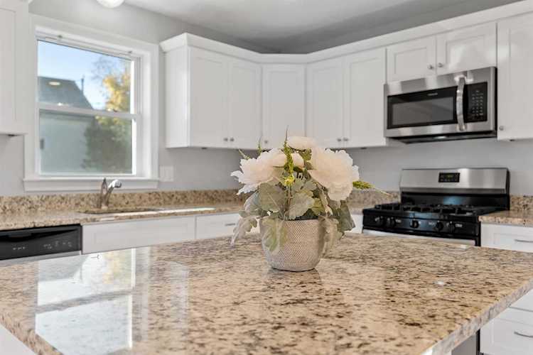 14 Mason St Nashua, NH 03060