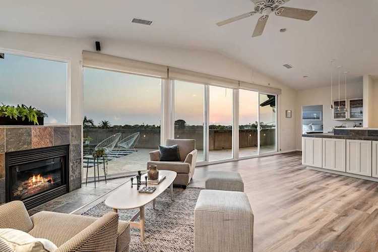 327 Leeann Lane Encinitas, CA 92024