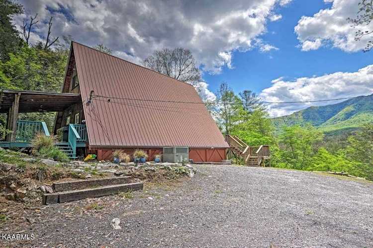 741 Cavern Rd Townsend, TN 37882