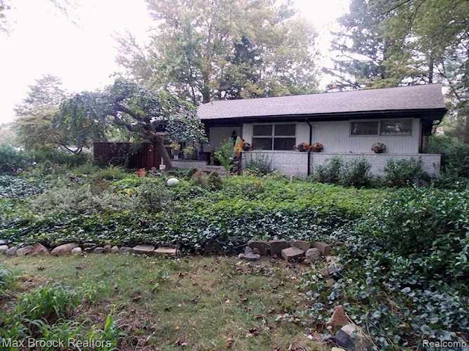 851 Woodlea St Birmingham, MI 48009