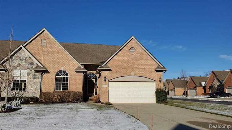 2661 Ridgecrest #26 Shelby Twp, MI 48316