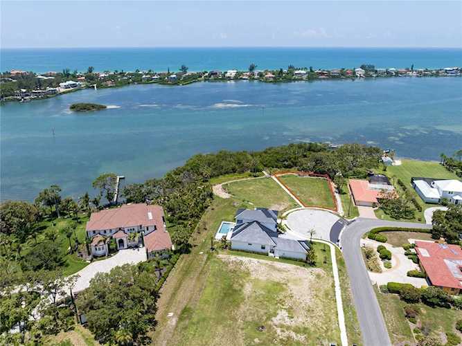 1461 Bayshore Rd Nokomis, FL 34275