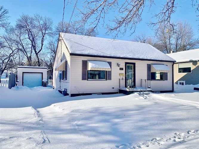 603 NW 12th St Minot, ND 58703