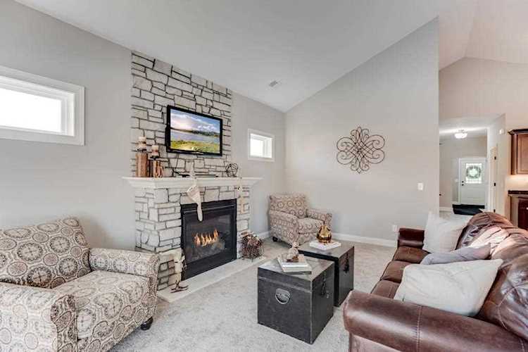 6742 Ivywood Avenue Lino Lakes, MN 55038