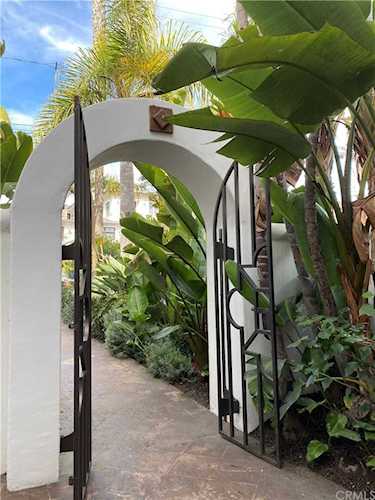 922 10th St Manhattan Beach, CA 90266