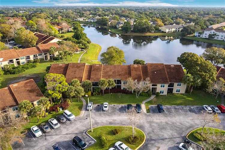4045 Crockers Lake Blvd #13 Sarasota, FL 34238