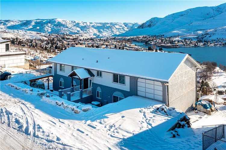 826 W Golf Course Dr Chelan, WA 98816