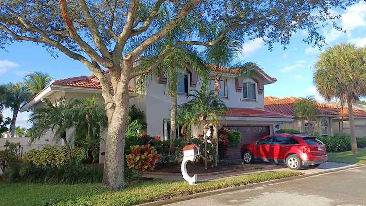 11670 SW 12th Street Pembroke Pines, FL 33025
