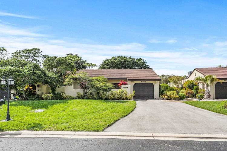 8569 Casa Del Lago Boca Raton, FL 33433