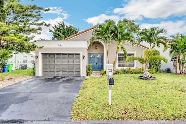 9601 NW 44th Ct Sunrise, FL 33351