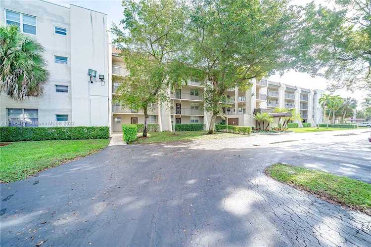 9430 Poinciana Pl #204 Davie, FL 33324
