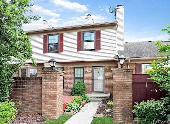 31164 Country Way Farmington Hills, MI 48331