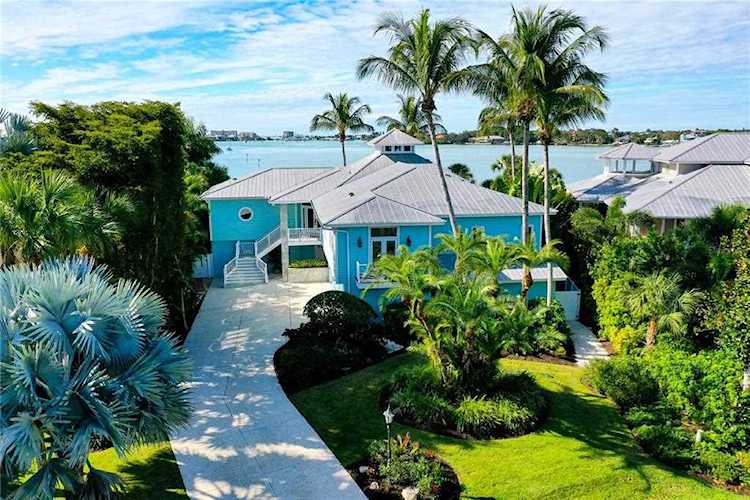 745 Eagle Point Dr Venice, FL 34285