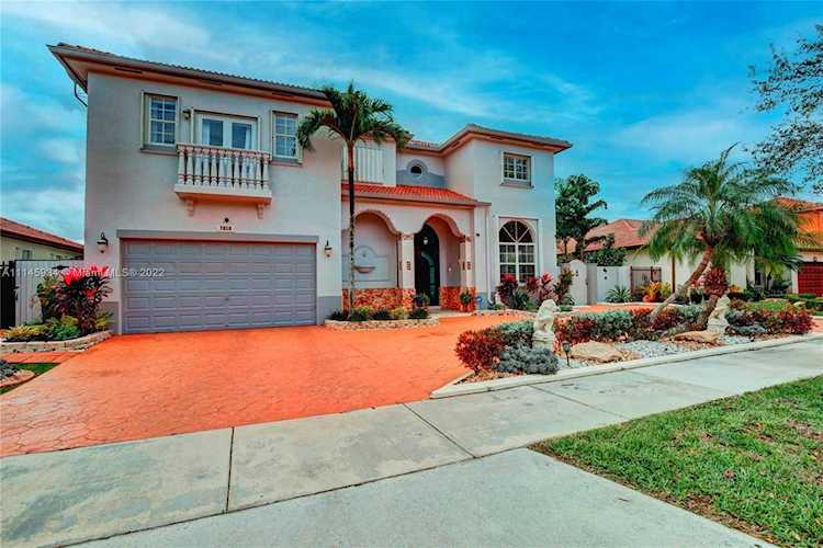 7810 NW 161st Ter Miami Lakes, FL 33016