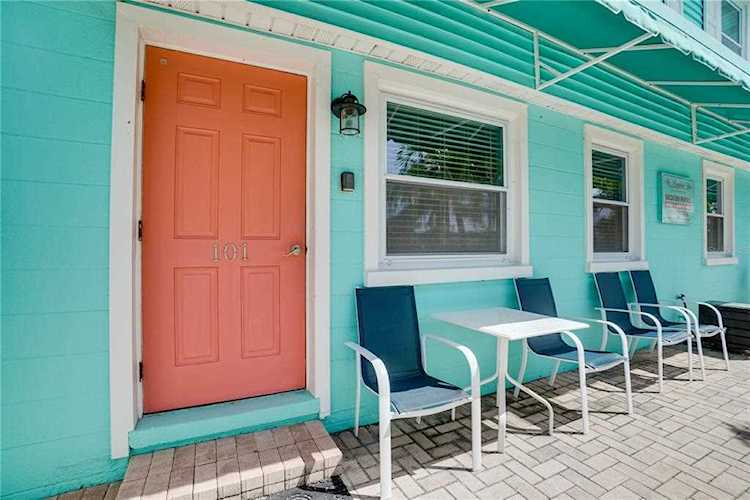 308 2nd St N #101 Bradenton Beach, FL 34217