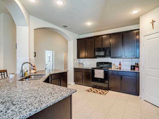 733 Carol DR Hutto, TX 78634