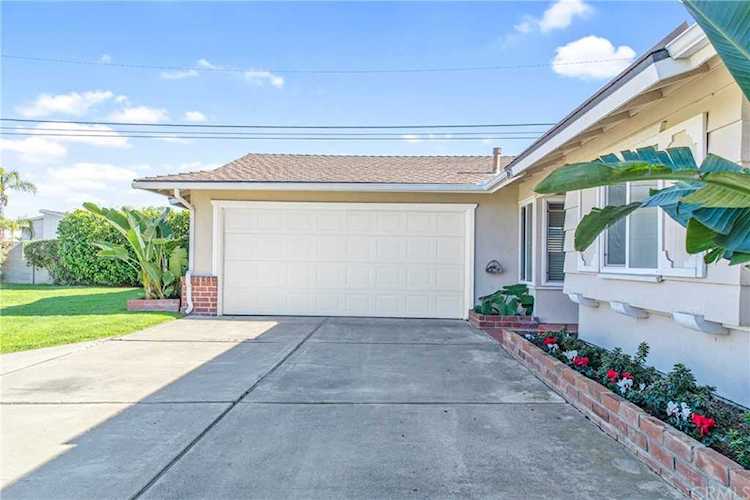 10472 Pago Pago Circle Huntington Beach, CA 92646
