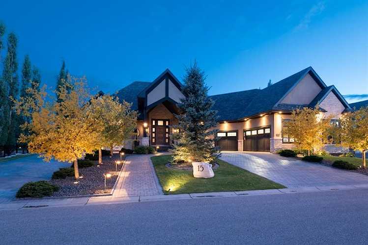 15 Aspen Ridge Close SW Calgary, AB T3H 5V4
