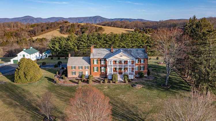 3719 S Lee Hwy Glasgow, VA 24555