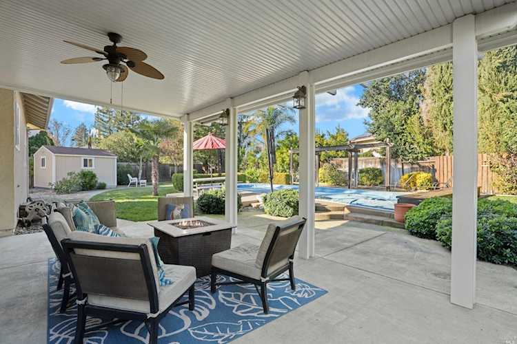 818 Stonegate Court Vacaville, CA 95687