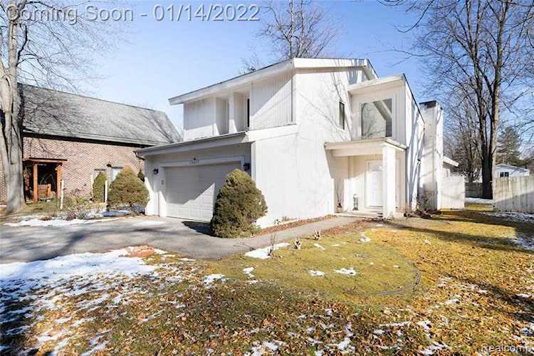 19450 Merriman Rd Livonia, MI 48152