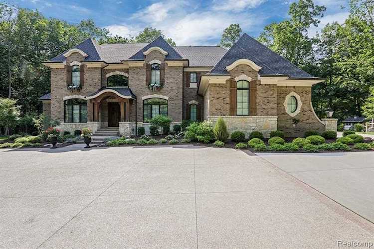 4975 Ridge Creek Ln Ann Arbor Twp, MI 48105