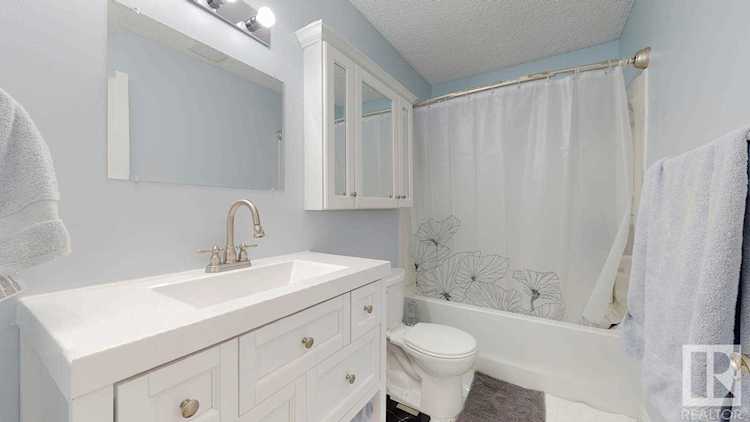16 Woodlands Road St. Albert, AB T8N 3L9