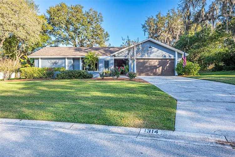 1314 Cambron Dr Valrico, FL 33596