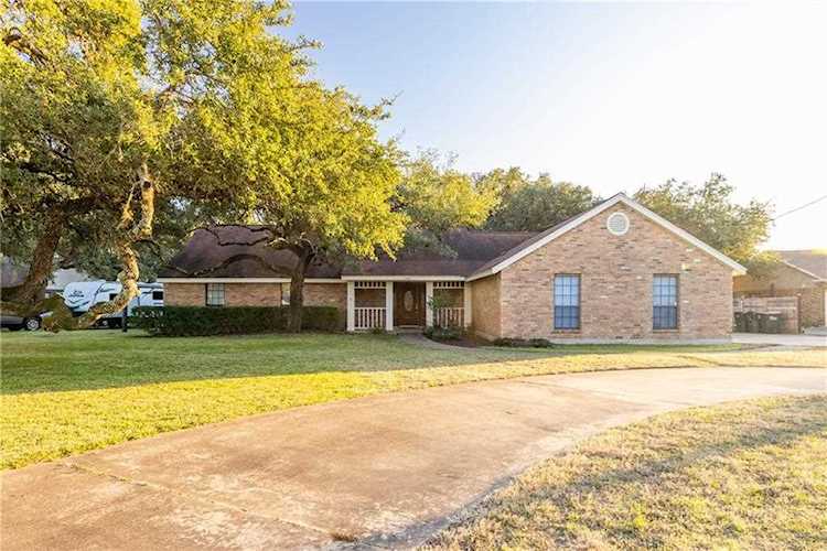 706 Pine Siskin DR Buda, TX 78610