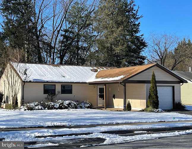 129 Mayfair Dr Leesburg, VA 20176