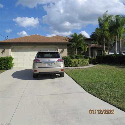 1323 SE 10th Place Cape Coral, FL 33990